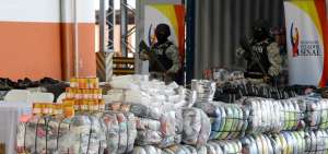 $ 165.000 es el monto con el que se pretend&iacute;a perjudicar al Estado al declarar la importaci&oacute;n de polietileno en lugar de ropa y calzado.