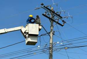 Los trabajos permitir&aacute;n ampliar la capacidad de distribuci&oacute;n el&eacute;ctrica en la provincia de Esmeraldas.