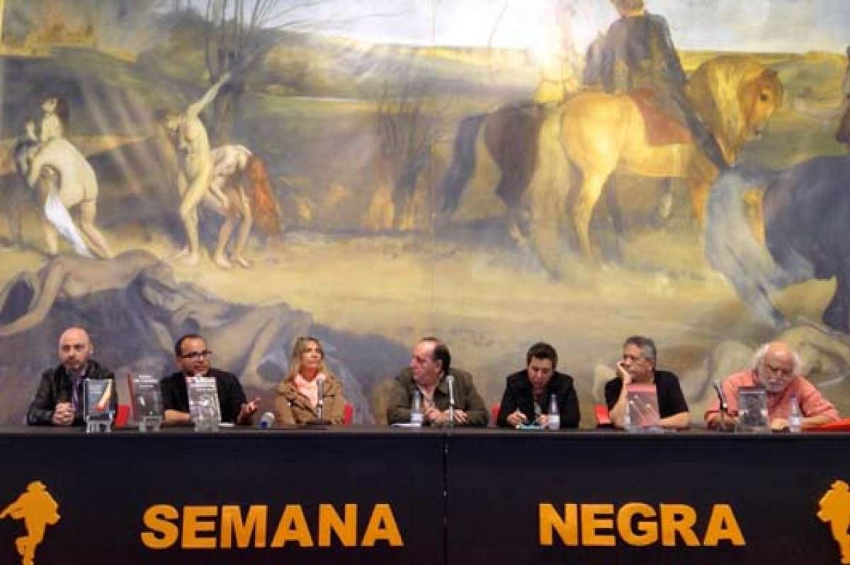 Manuel Vidal, Adrian McKinty, Agust&iacute;n Fern&aacute;ndez, Ana Colchero, Alexis Revelo y Berna Gonz&aacute;lez son parte de los escritores que participaron de este evento. Foto: Tomada de Semana Negra.blogspot
