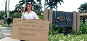 La lucha de Andrea Fiallos por recuperar a sus hijos se da con un plant&oacute;n, agilizando los tr&aacute;mites legales y tambi&eacute;n en redes sociales.
