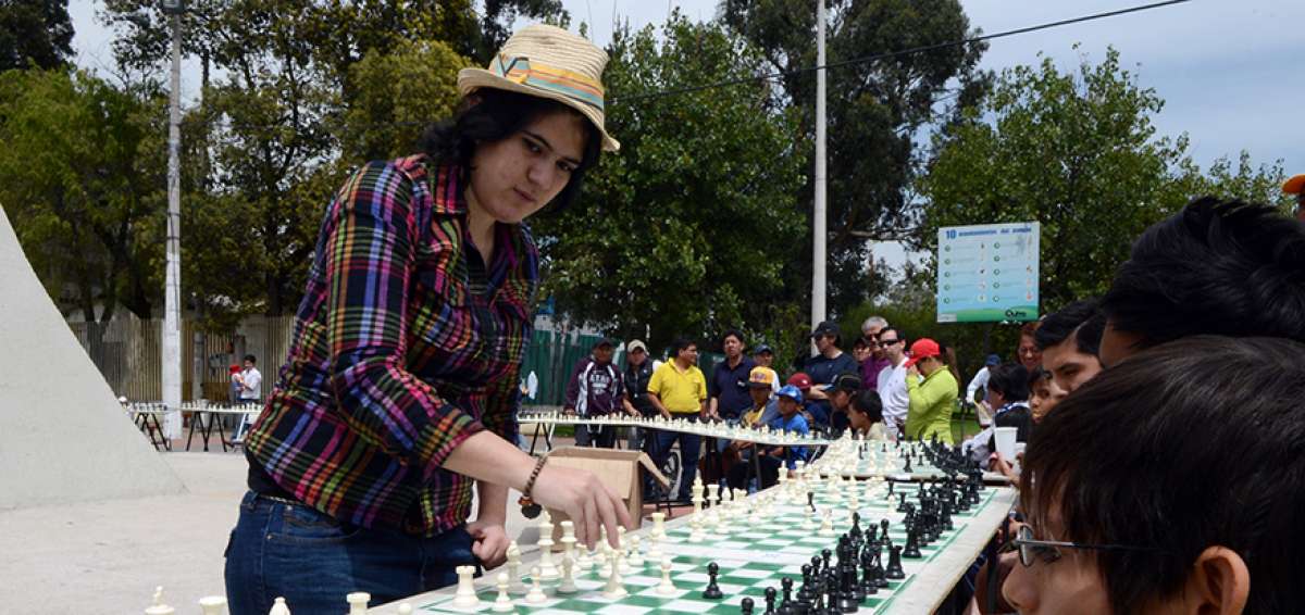 Carla Heredia Serrano durante partidas simult&aacute;neas. La ecuatoriana se alista para las Olimpiadas de Georgia.