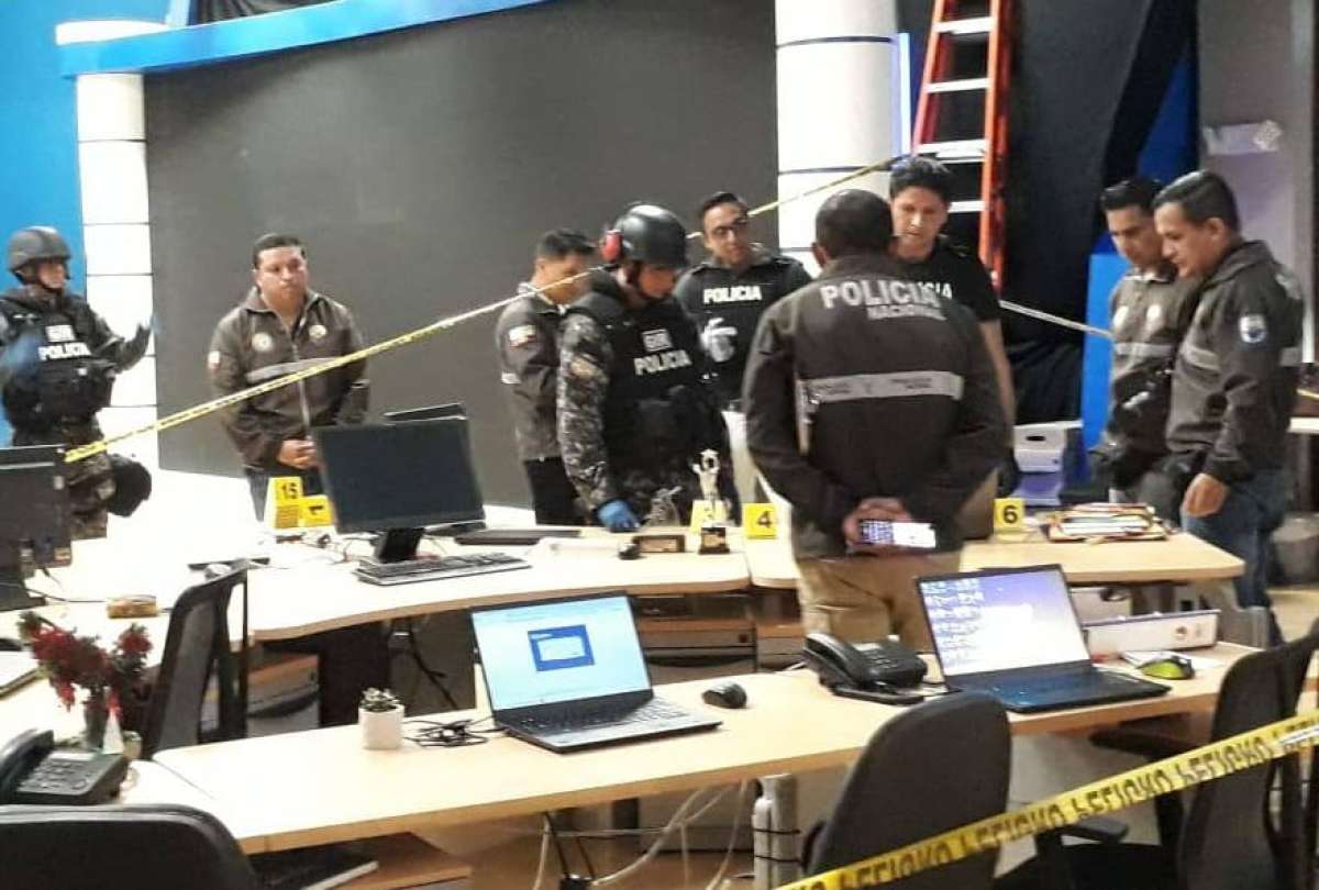 Policía realizará un análisis en el laboratorio de los indicios encontrados en Ecuavisa.