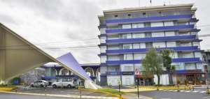 El hotel est&aacute; ubicado en la avenida Gonz&aacute;lez Su&aacute;rez y es considerado uno de los m&aacute;s tradicionales de la capital.