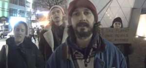 Detuvieron al actor Shia LaBeouf por supuesta agresi&oacute;n en protesta contra Trump