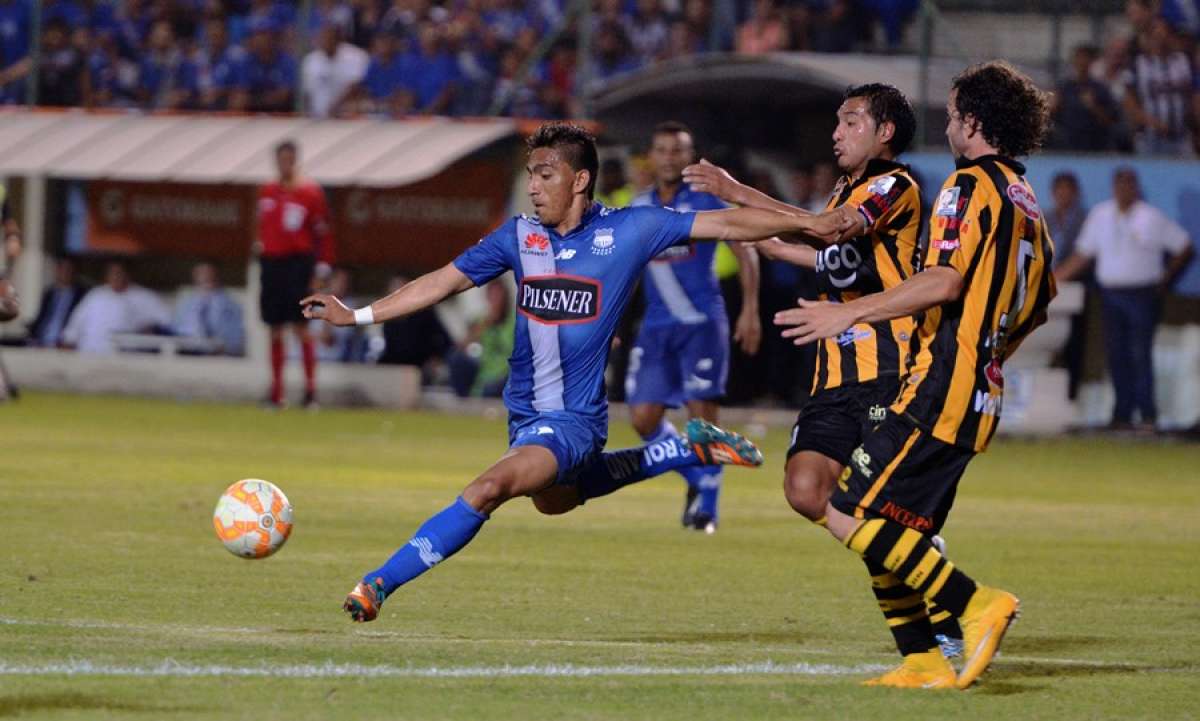 Prensa boliviana reconoce supremac&iacute;a de Emelec ante The Strongest