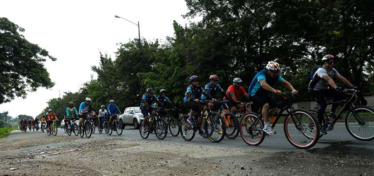 El recorrido arranc&oacute; a las 08:00 desde el  kil&oacute;metro 4 1/2. A la actividad asistieron ciclistas profesionales y deportistas aficionados.