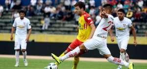 Esteban Solari lleg&oacute; a Aucas procedente del Deportivo Cuenca, equipo con el que consigui&oacute; 10 goles. En la foto el argentino disputa un amistoso ante Liga.