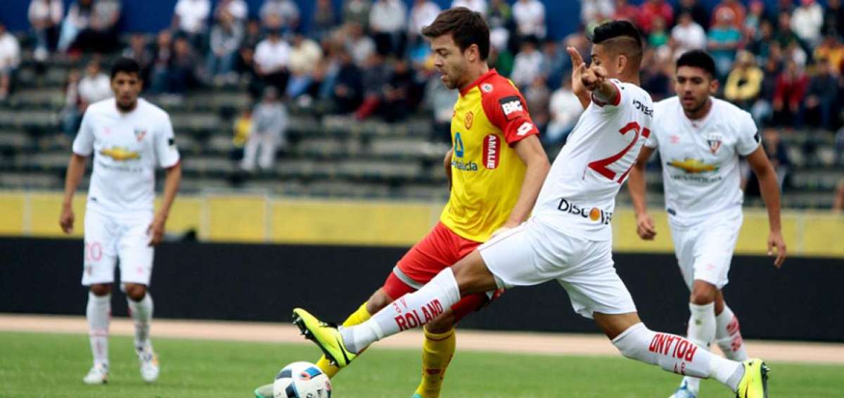 Esteban Solari lleg&oacute; a Aucas procedente del Deportivo Cuenca, equipo con el que consigui&oacute; 10 goles. En la foto el argentino disputa un amistoso ante Liga.