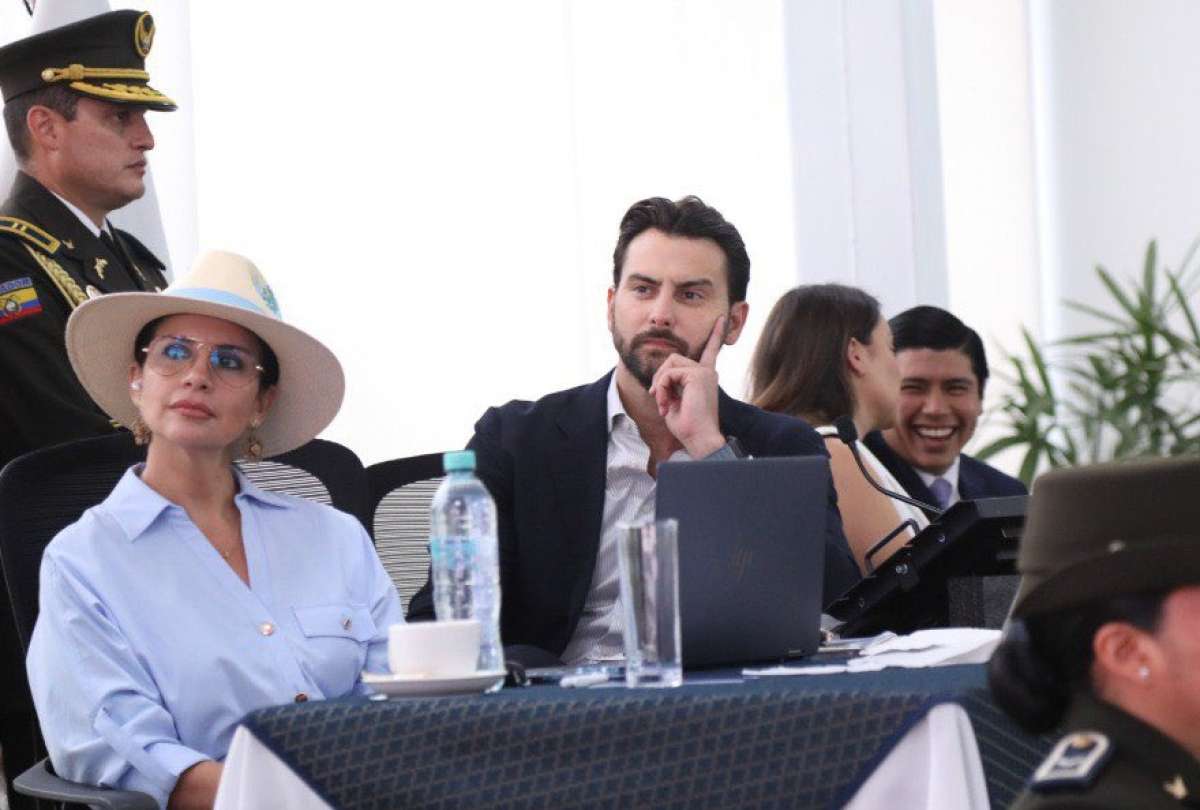 El presidente de la Asamblea, Niels Olsen, se refiri&oacute; al cargador de la legisladora M&oacute;nica Palacios. 