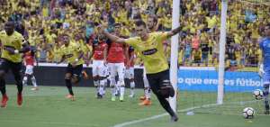 Barcelona se impuso al Deportivo Cuenca y asegur&oacute; el liderato