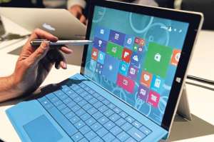 La Surface Pro 3 incorpora mejoras t&eacute;cnicas como un soporte multiposici&oacute;n y un teclado un puntero (l&aacute;piz) que permite escribir en la pantalla. Foto: AFP