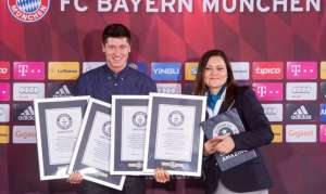 Lewandowski entra en el libro de los r&eacute;cords con sus cinco goles al Wolfsburgo