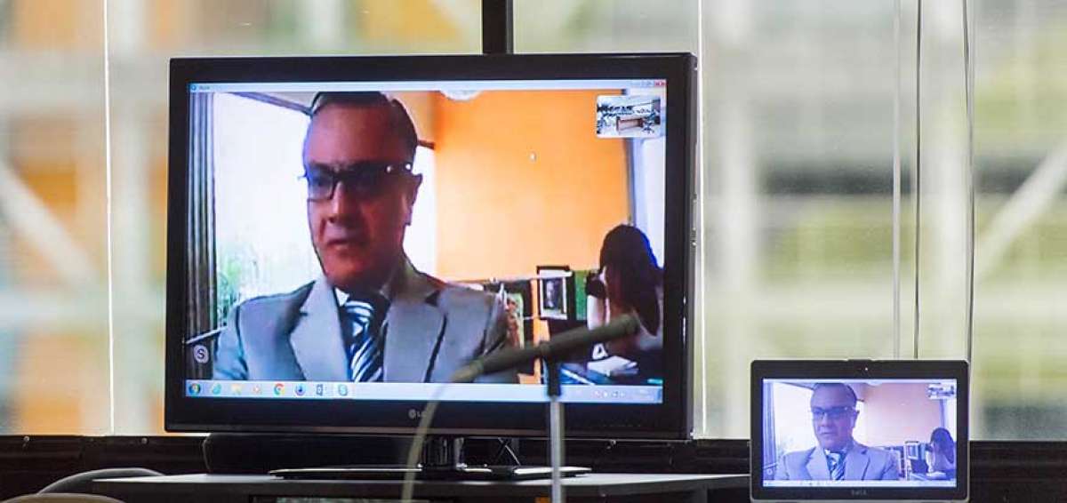 El exsecretario jur&iacute;dico de la Presidencia Alexis M. participa en la audiencia, v&iacute;a teleconferencia, desde Guayaquil.