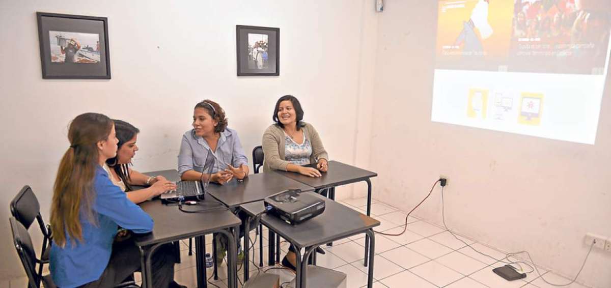 Las aulas de la Universidad Casa Grande son los sitios escogidos por los creadores de &lsquo;AltavozEC&rsquo; para coordinar la producci&oacute;n de textos y videos.