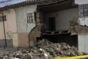 Los alrededores de la vivienda fueron cercados por la Policía Nacional.