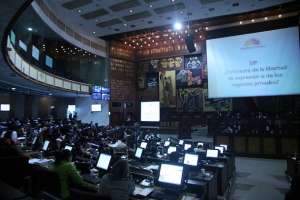 La presidenta de la Asamblea, Gabriela Rivadeneira, propuso al pleno el rechazo de las observaciones de la SIP. Foto: Cortes&iacute;a Asamblea Nacional