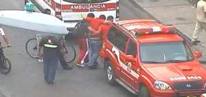 Una c&aacute;mara de videovigilancia del ECU 911 monitore&oacute; el ingreso de pacientes a una casa asistencial, hasta donde fueron llevados por las ambulancias. 