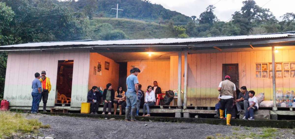  En casa de la familia Castro-D&iacute;az, que busca a su hijo, amigos y familiares esperan resultados de la b&uacute;squeda.
