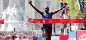 Doble victoria keniana en el marat&oacute;n de Londres