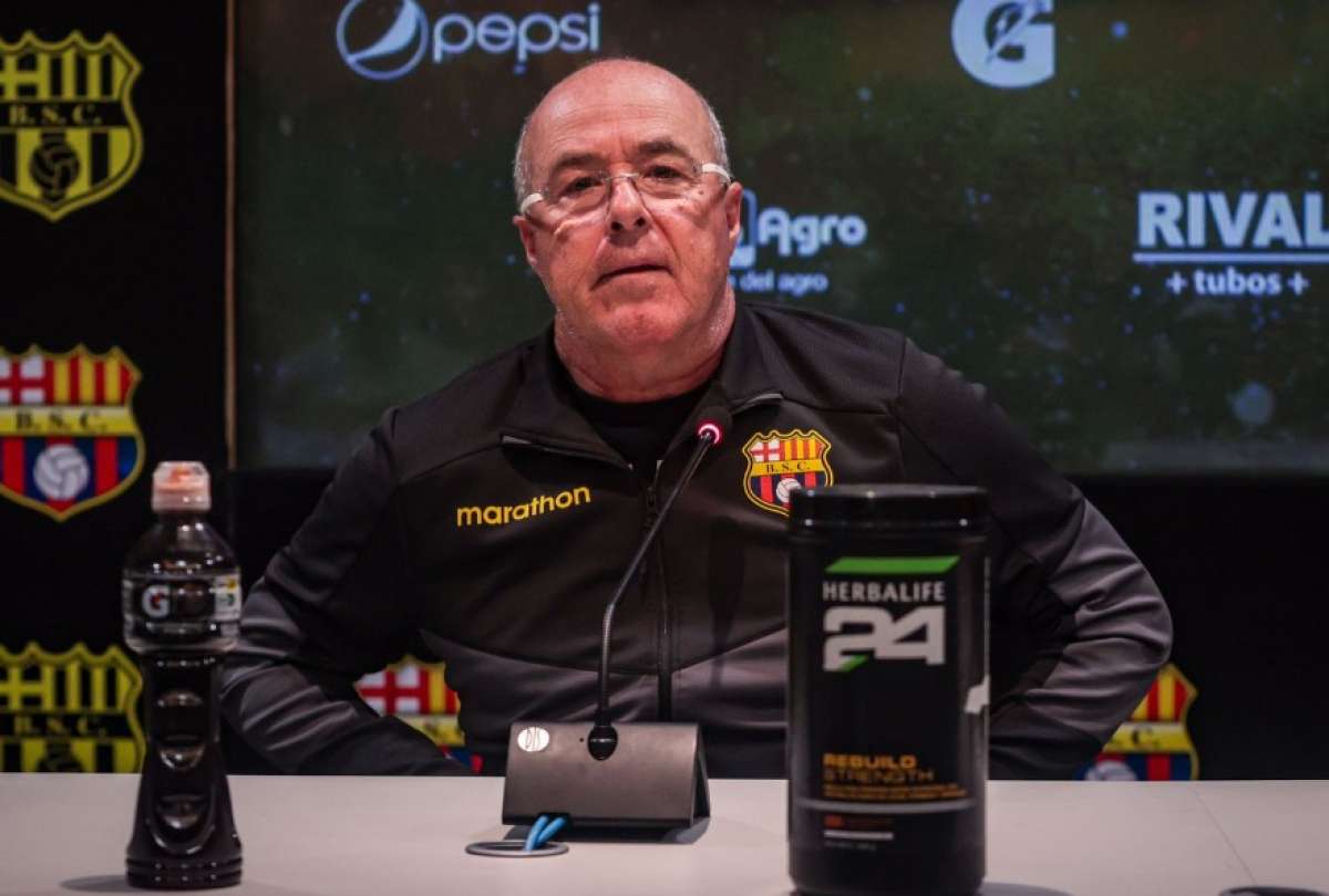 Jorge Célico, durante una conferencia de prensa, cuando era DT de Barcelona