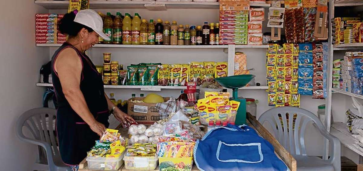 Desde la semana pasada, comerciantes como Bertha de Mero ocupan las inmediaciones del proyecto que se levant&oacute; por el lapso de cuatro meses.  