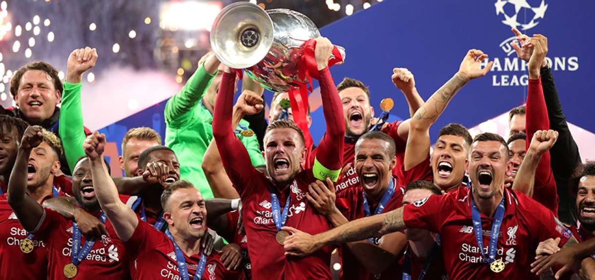 Jugadores del Liverpool celebrando la consecuci&oacute;n del t&iacute;tulo de la Liga de Campeones.