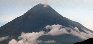 El Tungurahua mantiene actividad moderada