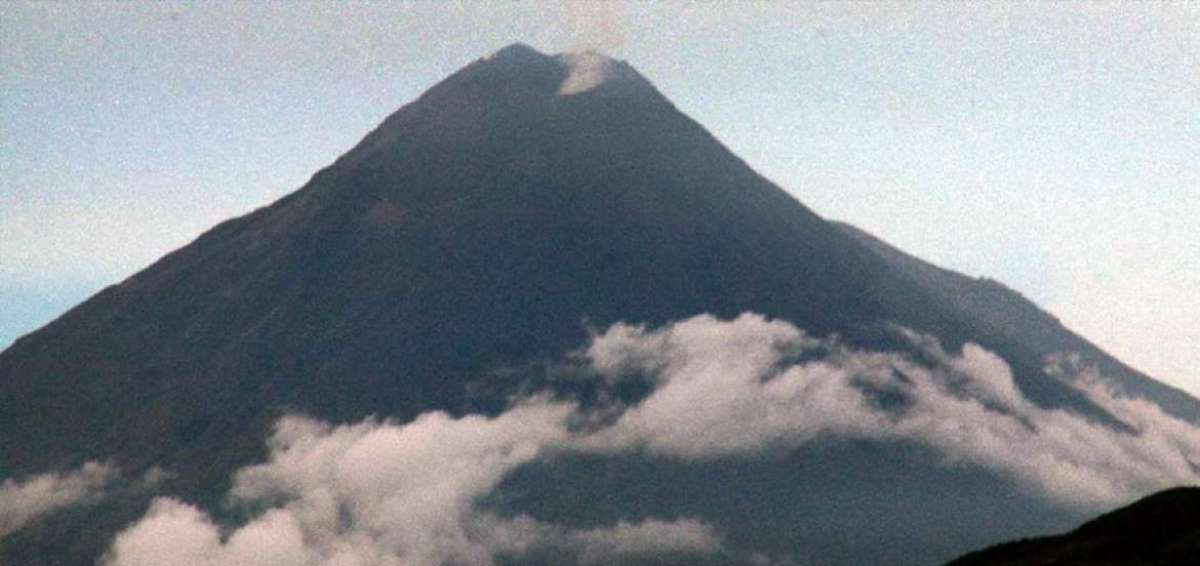El Tungurahua mantiene actividad moderada