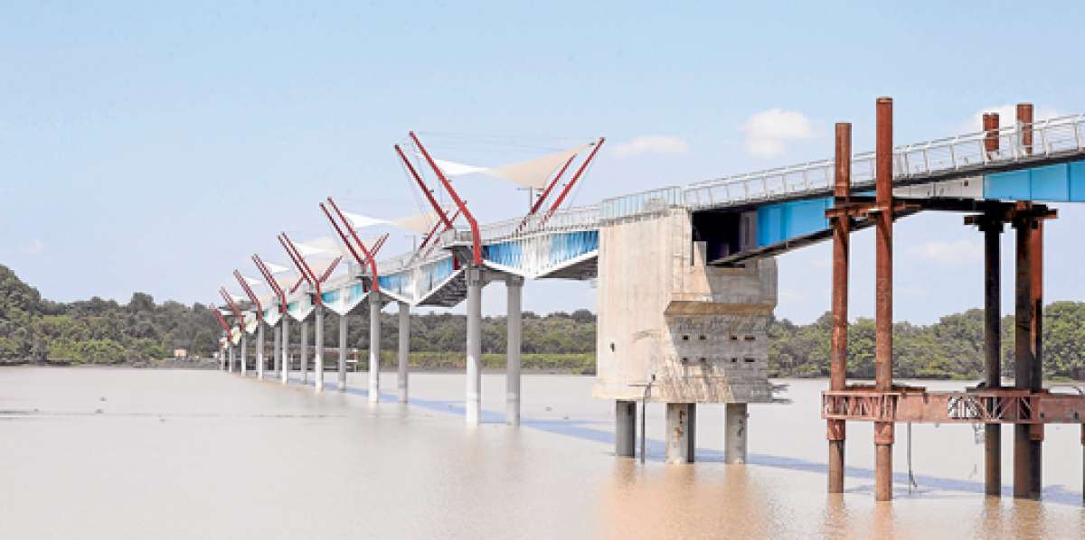 La estructura tiene similitudes, en cuanto a dise&ntilde;o y colores, con el puente que conecta Guayaquil y la Santay. Fotos: Karly Torres / El Tel&eacute;grafo