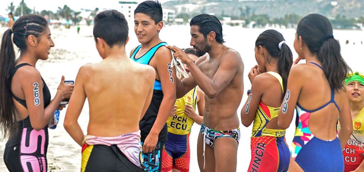 Un grupo de deportistas se acerc&oacute; al atleta para solicitarle aut&oacute;grafos y tomarse fotograf&iacute;as tipo selfie.