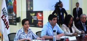 La ministra Romo dijo que el 911 articula el manejo de los restos de fallecidos en domicilio. El COE prorroga el inicio de la jornada laboral presencial hasta el 5 de abril.