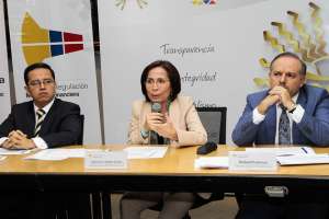 Los titulares de los ministerios Coordinador de la Pol&iacute;tica Econ&oacute;mica, de Vivienda y del Biess anunciaron las novedades. Foto: Daniel Molineros / EL TEL&Eacute;GRAFO