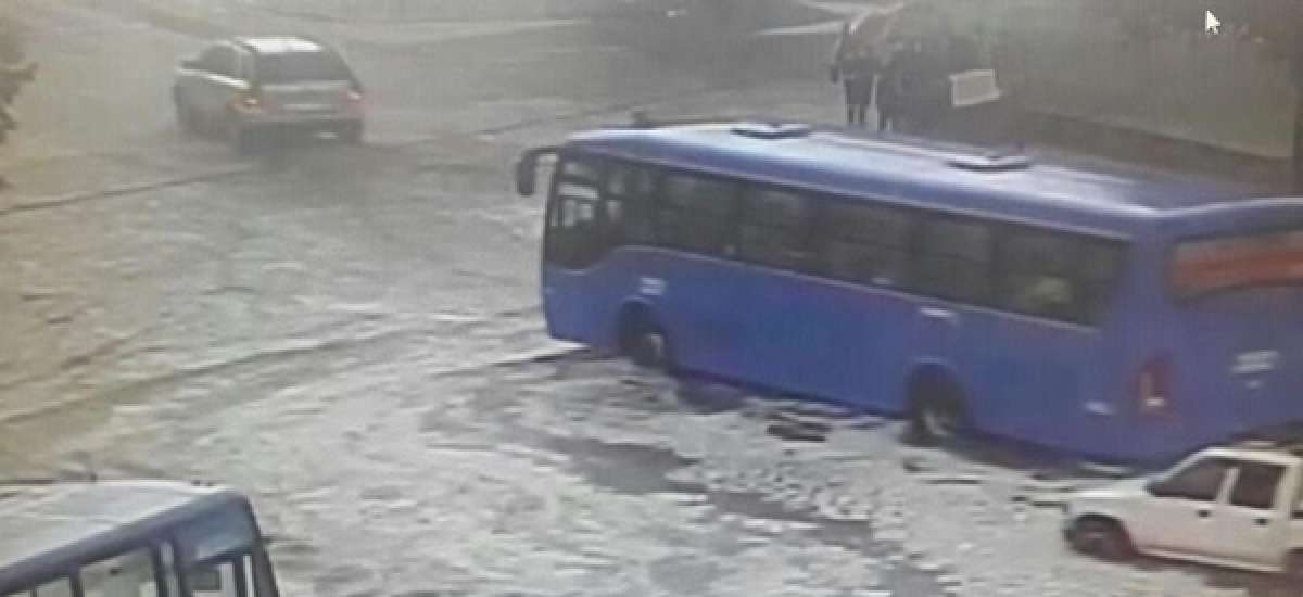 Imagen captada del ECU911 que registra inundaciones al sur de Quito. Foto: Cortes&iacute;a