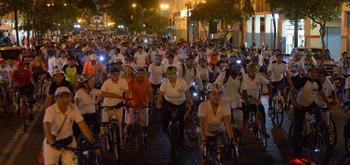 Los recorridos suelen ser m&iacute;nimo de una hora y van acompa&ntilde;ados de gu&iacute;as que dirigen o que van al final para resguardar la seguridad de los &uacute;ltimos. Cada 8 kil&oacute;metros hay paradas para hidratarse y reagruparse.