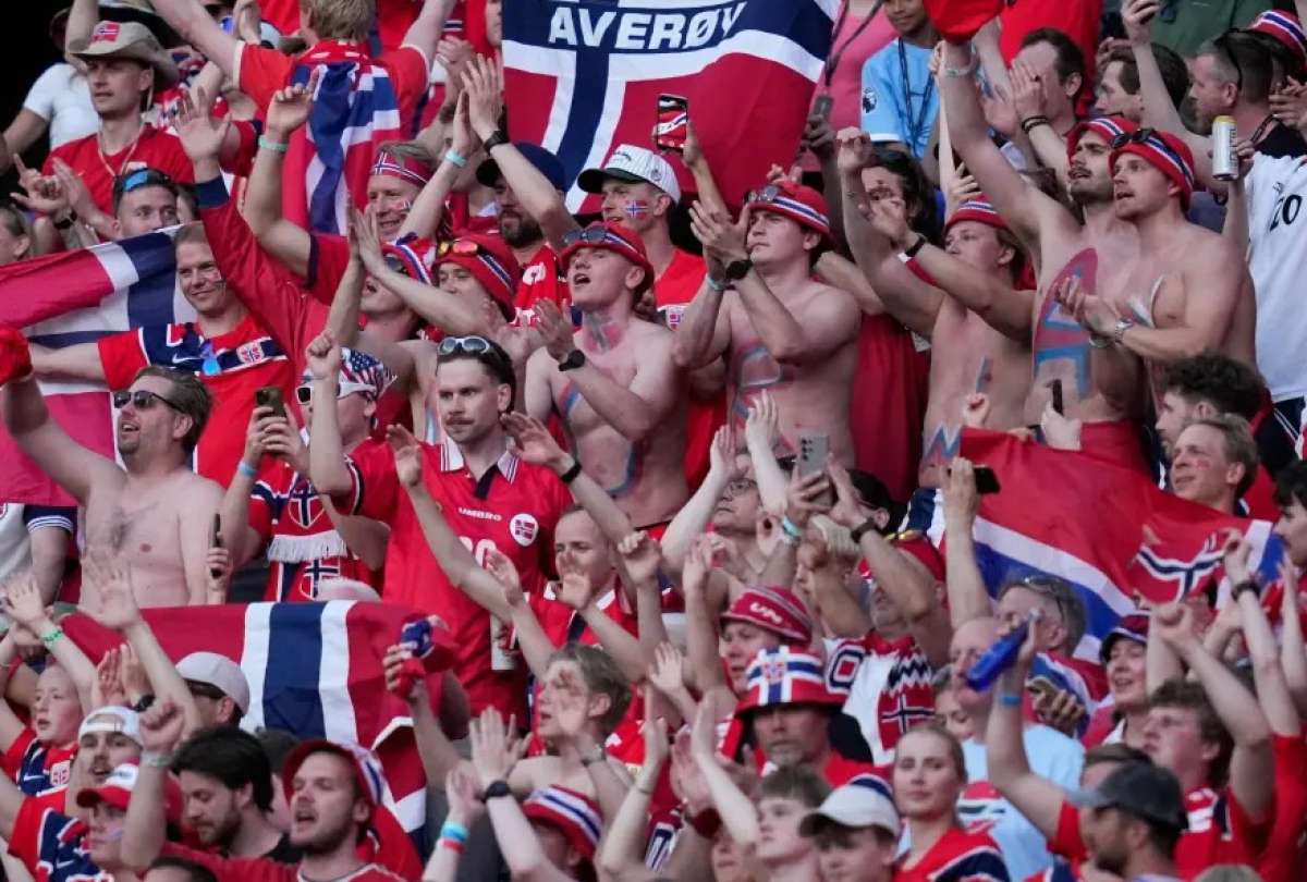 Noruega navega en las gradas con una de las mejores porras del Mundial