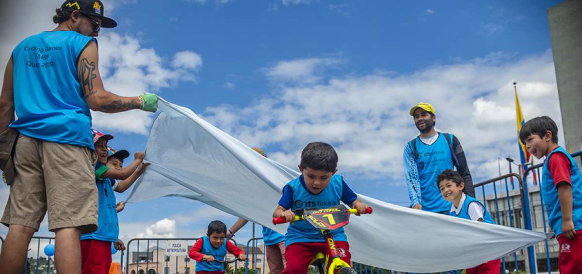 La embajada de Dinamarca auspicia los &ldquo;Juegos Ciclistas&rdquo;, dirigidos a ni&ntilde;os, que se realizan en el monumento a Sim&oacute;n Bol&iacute;var en La Alameda.