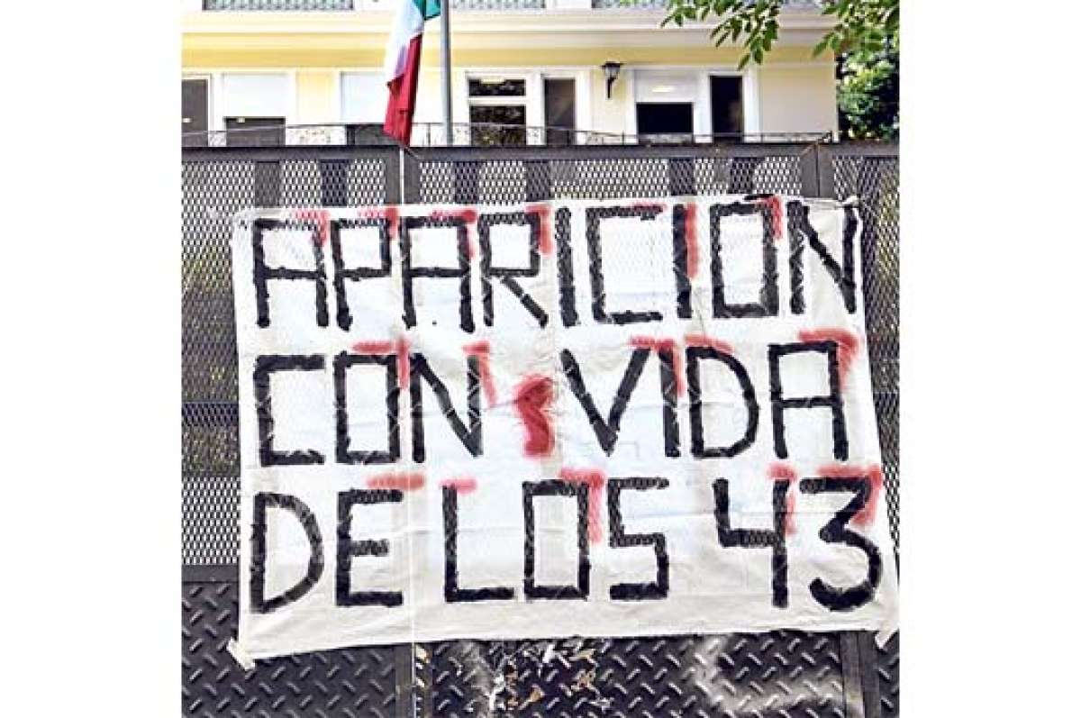 Los acad&eacute;micos se unen a la protesta por desaparecidos en Iguala, M&eacute;xico