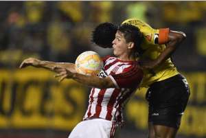 Estudiantes venci&oacute; por 2-0 a Barcelona y llega a octavos de Libertadores