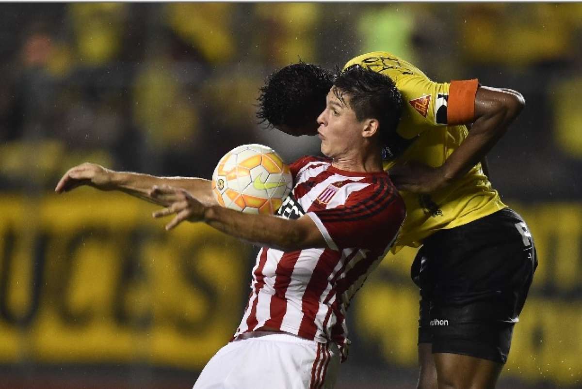 Estudiantes venci&oacute; por 2-0 a Barcelona y llega a octavos de Libertadores