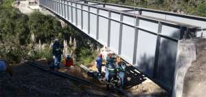 El puente que se levanta en la parte oriental de la provincia del Azuay servir&aacute; a las comunidades del sector y tambi&eacute;n de Morona.