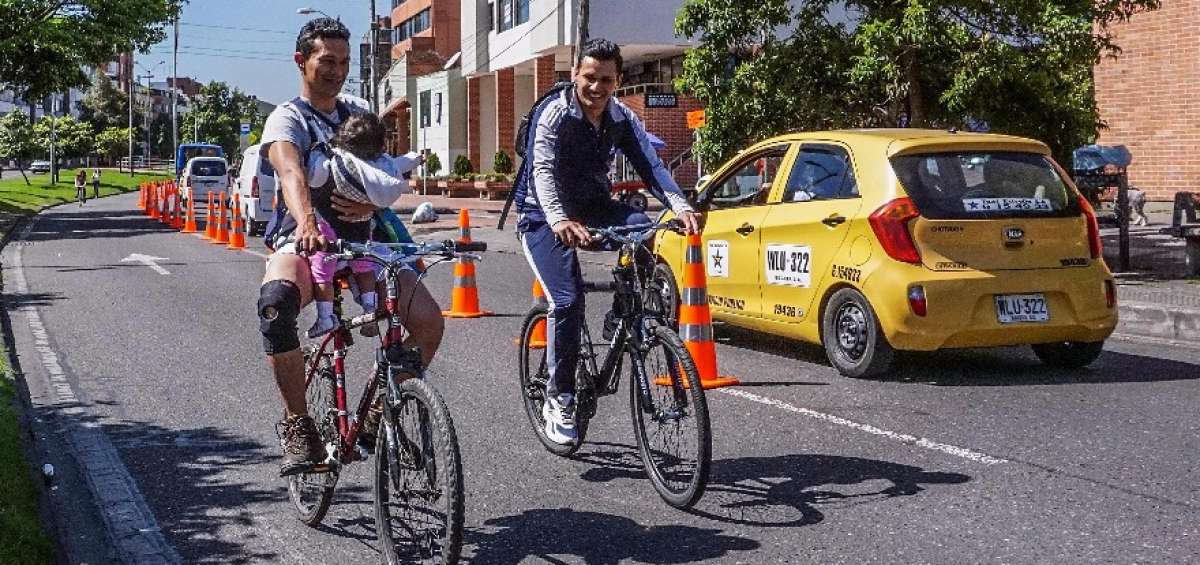 La cantidad de ciclistas se multiplic&oacute; el jueves pasado en la capital colombiana. Las autoridades habilitaron ciclov&iacute;as en toda la ciudad. 