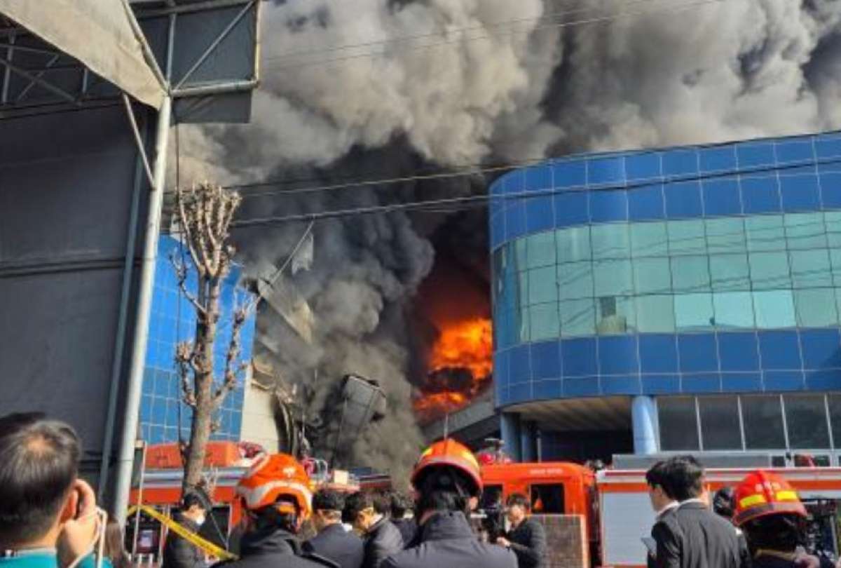 Un incendio se registr&oacute; en una f&aacute;brica de Se&uacute;l, en Corea.
