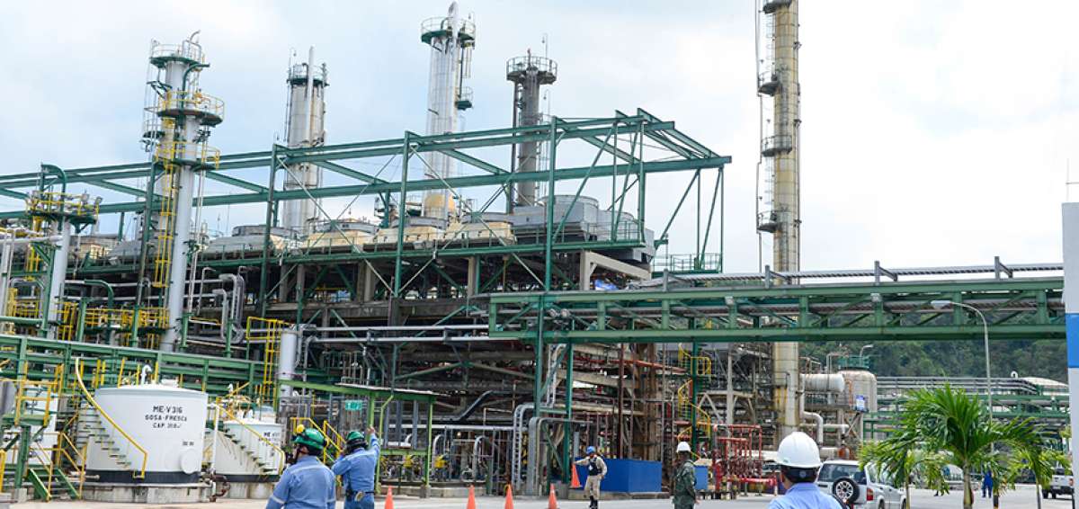 A nivel nacional se produce actualmente un promedio de 540 mil barriles de petr&oacute;leo. La refiner&iacute;a de Esmeraldas tiene capacidad de procesar 110.000 barriles.