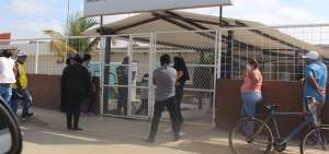 En el Hospital B&aacute;sico Playas, del MSP, los pacientes diab&eacute;ticos retiran su insulina como parte de su tratamiento.