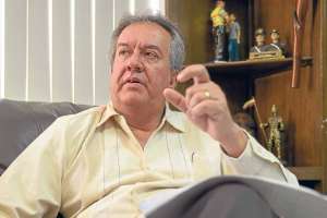 El actual alcalde de Ibarra, &Aacute;lvaro Castillo, del movimiento Avanza, asegura que la compra es totalmente leg&iacute;tima y minimiza los cuestionamientos de la oposici&oacute;n. Foto: Miguel Jim&eacute;nez / El Tel&eacute;grafo