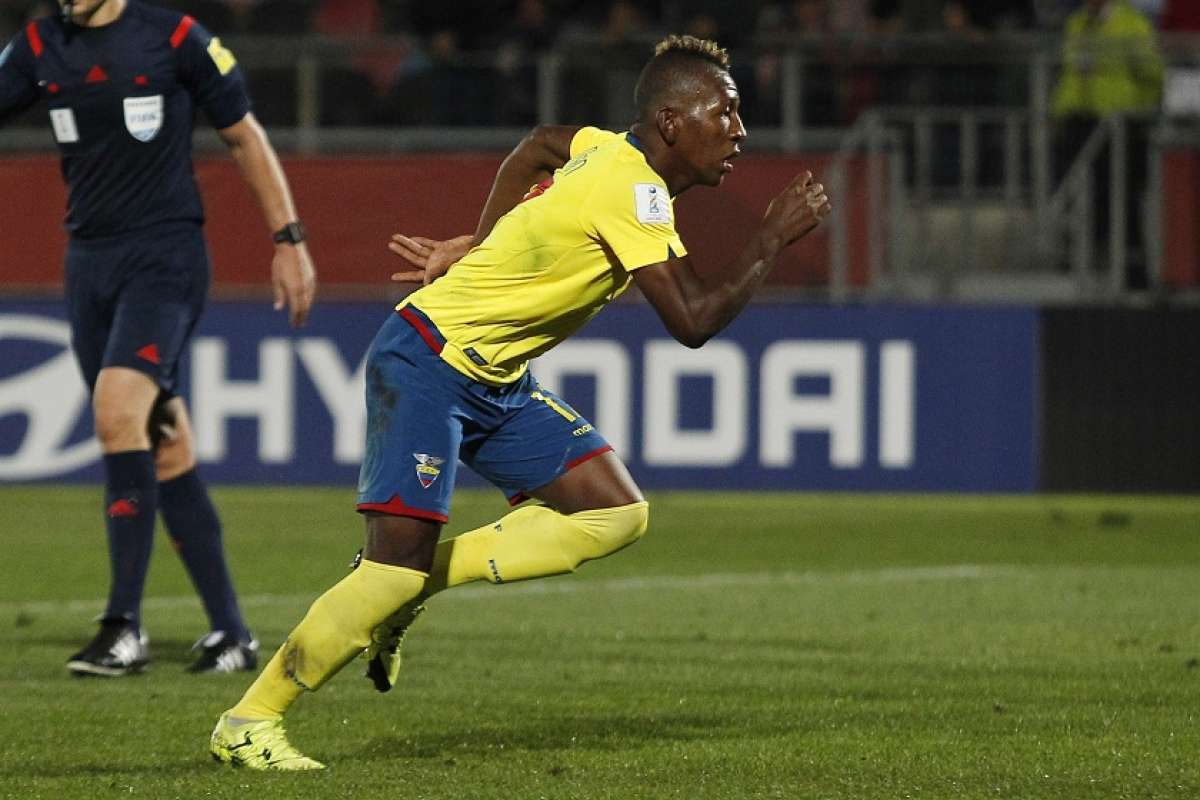 Estupi&ntilde;&aacute;n descont&oacute; desde el punto penalti para la selecci&oacute;n ecuatoriana. Foto: AFP