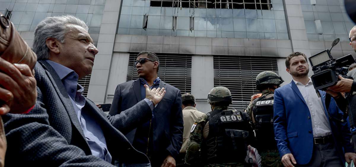El Presidente de la Rep&uacute;blica visit&oacute; la zona aleda&ntilde;a a la Contralor&iacute;a, en donde constat&oacute; los da&ntilde;os sufridos por negocios durante las manifestaciones.