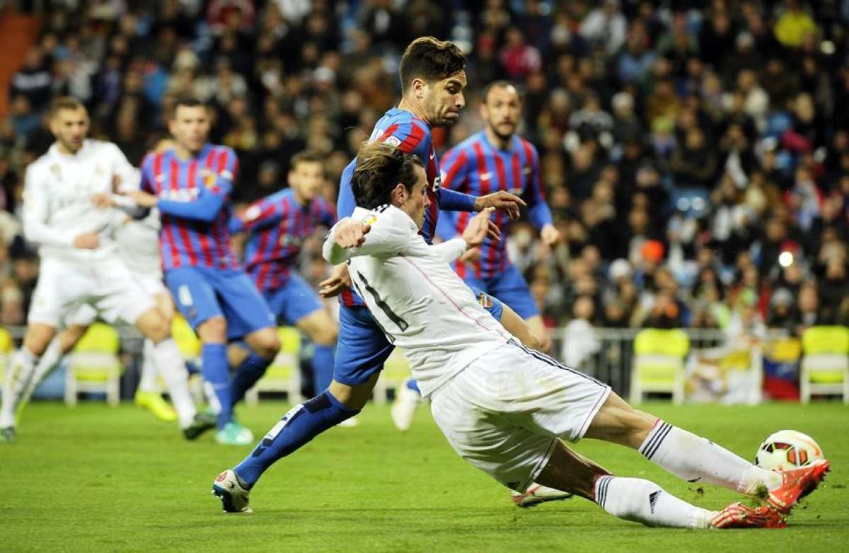 Bale, en la celebraci&oacute;n de ese gol, se tap&oacute; los o&iacute;dos. Foto: Agencia AFP