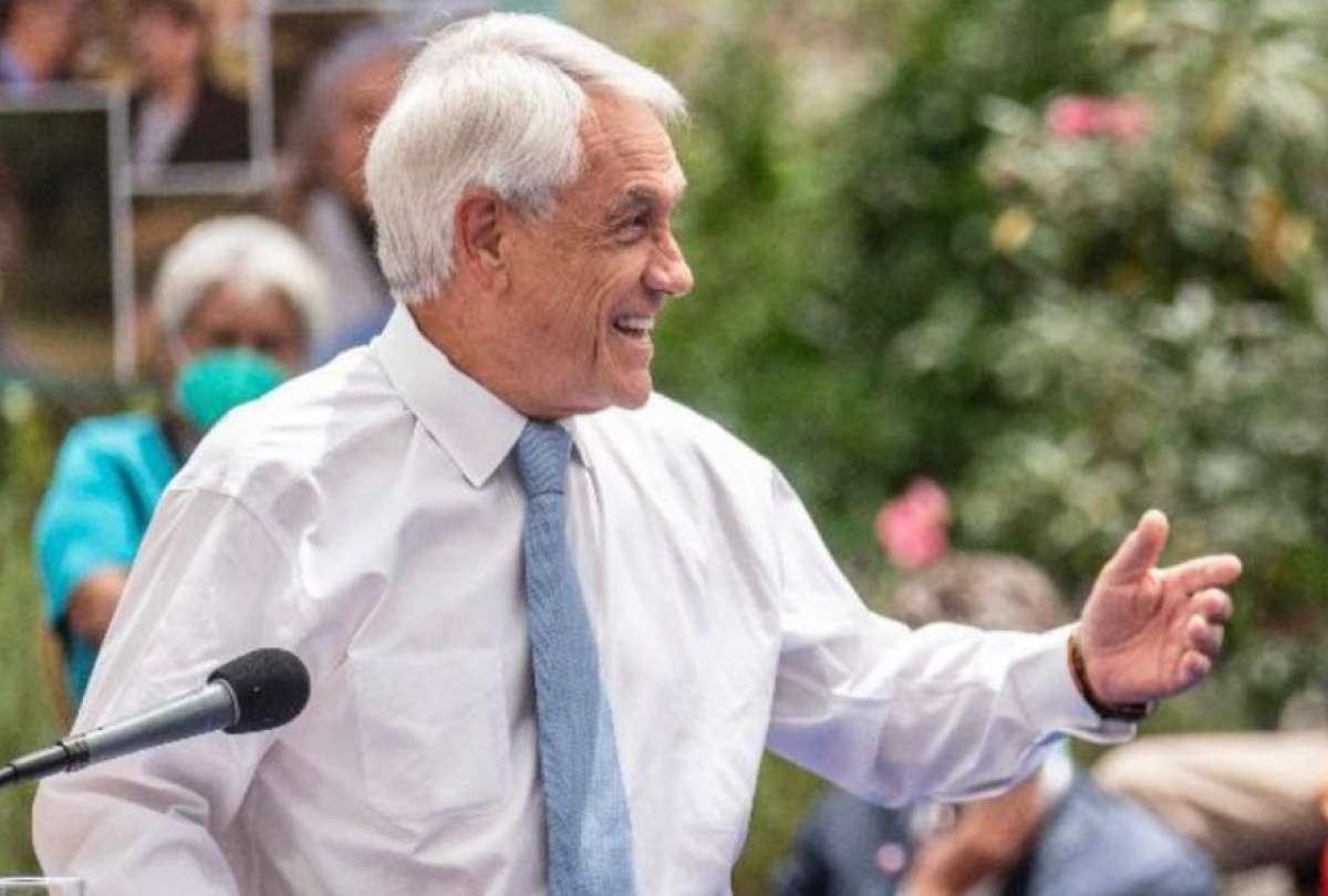 Piñera resulta ileso tras pedrada contra su automóvil en Chile
