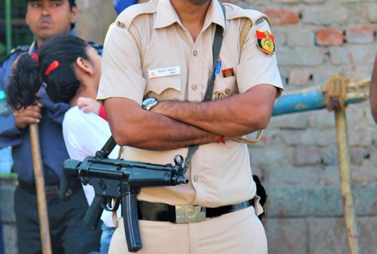 Manejo del cadáver de una menor por parte de policías de la India causó indignación